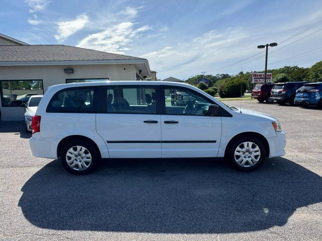 Photo of 2016 White Dodge Grand Caravan