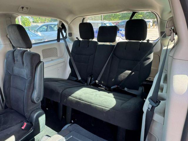 Photo of 2016 White Dodge Grand Caravan