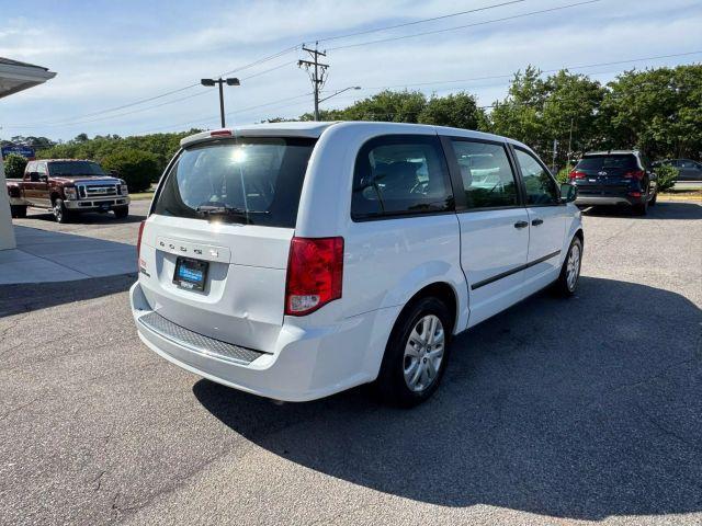 Photo of 2016 White Dodge Grand Caravan