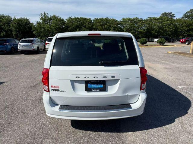 Photo of 2016 White Dodge Grand Caravan