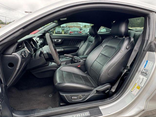 Photo of 2016 Silver Ford Mustang