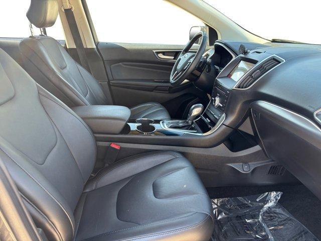 Photo of 2017 Magnetic Metallic Ford Edge