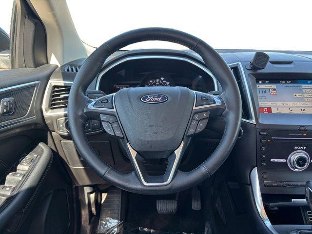 Photo of 2017 Magnetic Metallic Ford Edge