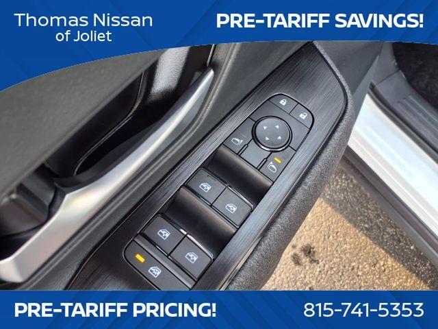 Photo of 2025 Aspen White Tri Nissan Kicks