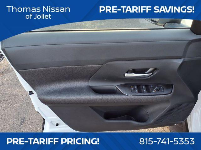 Photo of 2025 Aspen White Tri Nissan Kicks