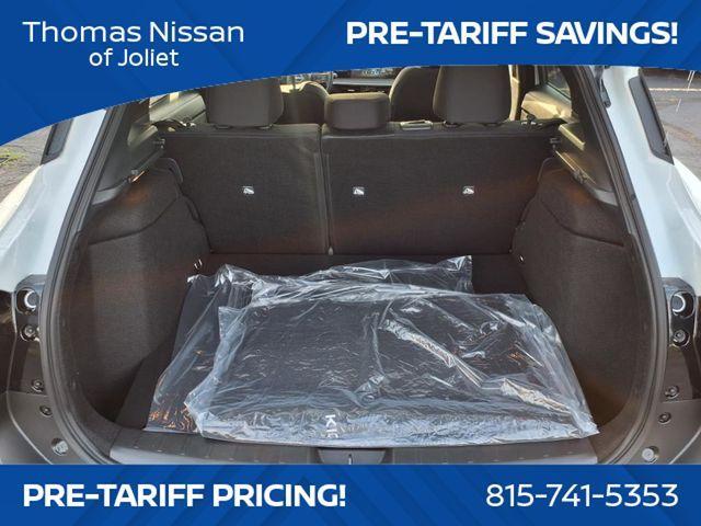 Photo of 2025 Aspen White Tri Nissan Kicks