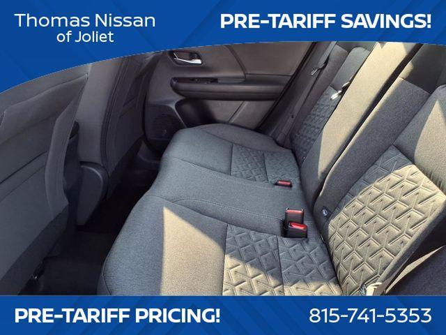 Photo of 2025 2t Wht Blk Roof Nissan Kicks