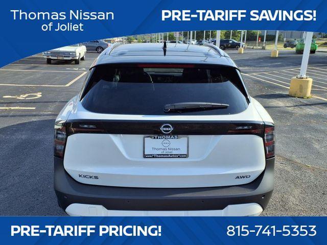 Photo of 2025 2t Wht Blk Roof Nissan Kicks