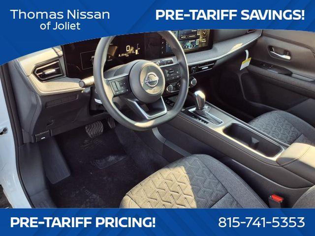Photo of 2025 2t Wht Blk Roof Nissan Kicks