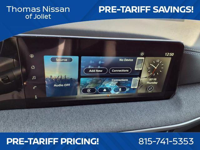Photo of 2025 2t Wht Blk Roof Nissan Kicks