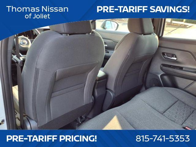 Photo of 2025 2t Wht Blk Roof Nissan Kicks