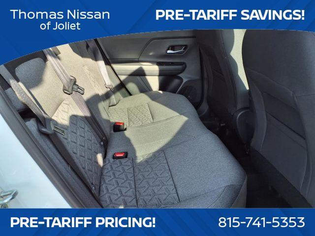 Photo of 2025 2t Wht Blk Roof Nissan Kicks
