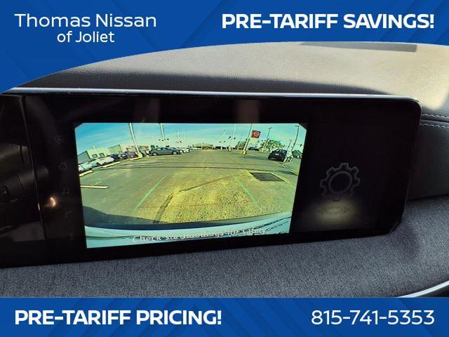 Photo of 2025 2t Wht Blk Roof Nissan Kicks