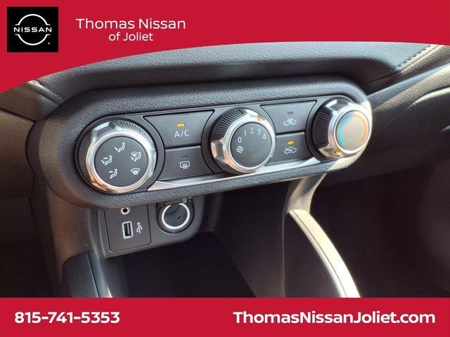 Photo of 2025 Cloud White Nissan Versa