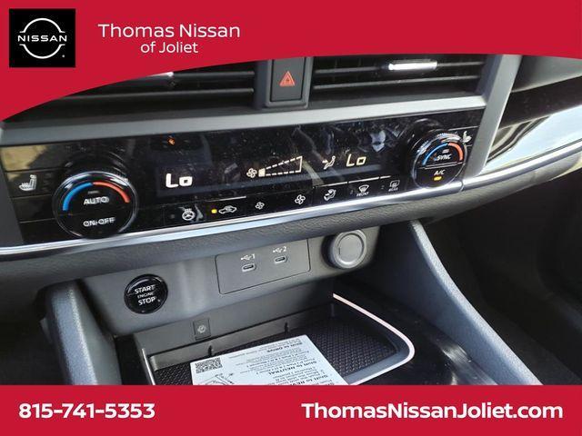 Photo of 2025 Black Nissan Rogue