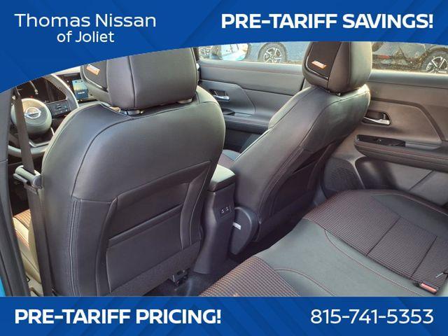 Photo of 2025 2t Ice Blk Roof Nissan Kicks