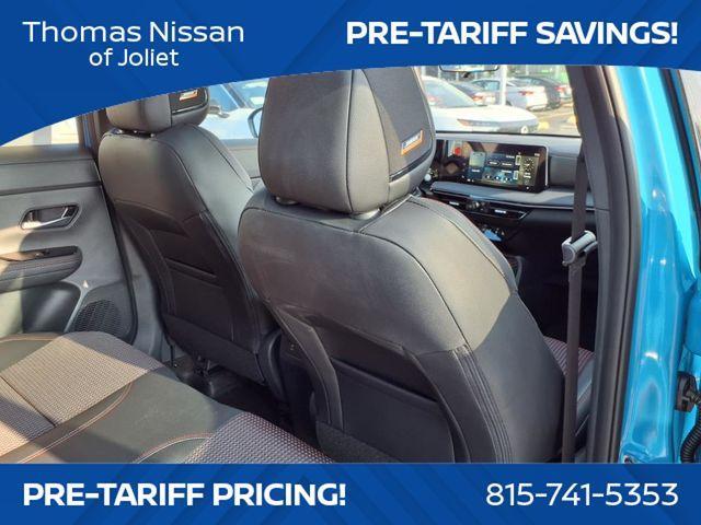 Photo of 2025 2t Ice Blk Roof Nissan Kicks