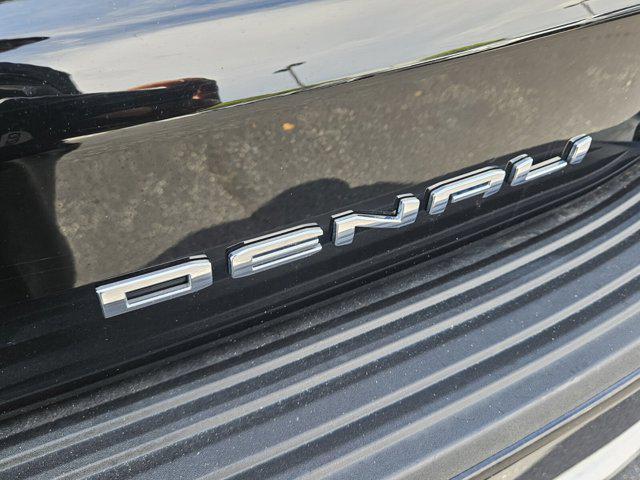 Photo of 2022 Onyx Black GMC Yukon XL