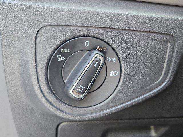 Photo of 2021 Pure White Volkswagen Atlas