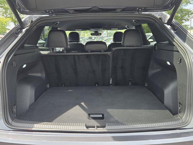 Photo of 2024 Platinum Gray Metallic Volkswagen Atlas Cross Sport