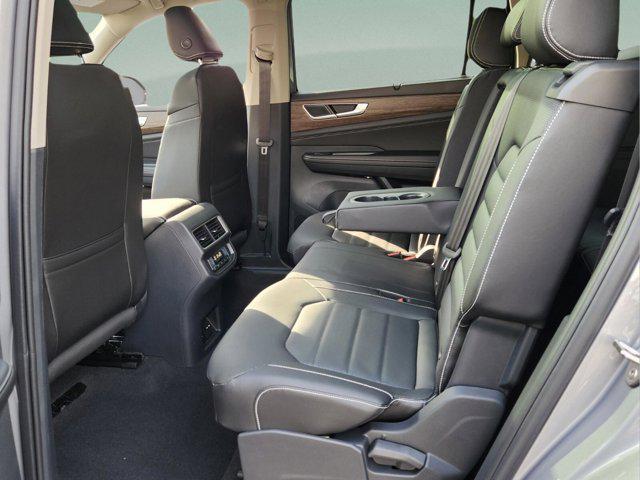 Photo of 2025 Silver Mist Metallic Volkswagen Atlas