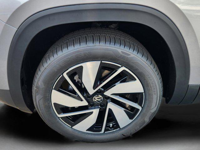 Photo of 2025 Silver Mist Metallic Volkswagen Atlas