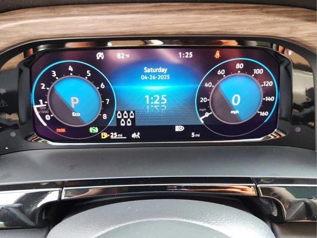 Photo of 2025 Silver Mist Metallic Volkswagen Atlas