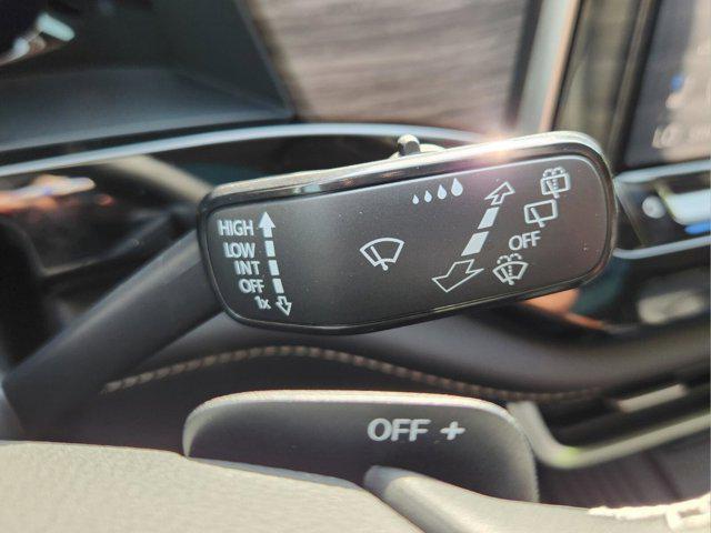 Photo of 2025 Silver Mist Metallic Volkswagen Atlas