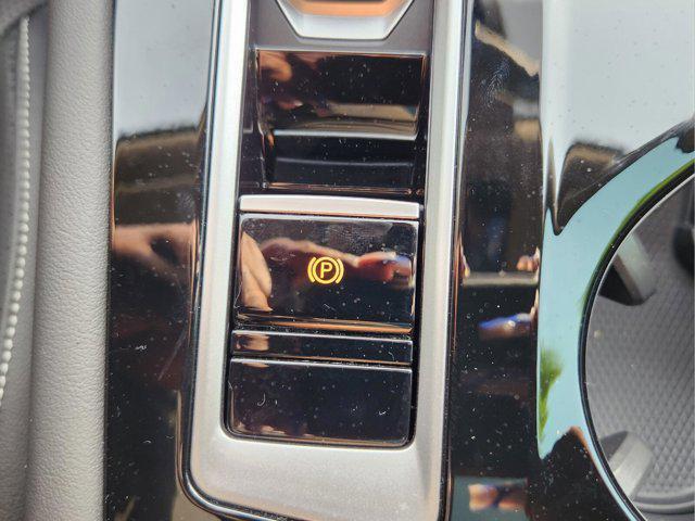 Photo of 2025 Silver Mist Metallic Volkswagen Atlas