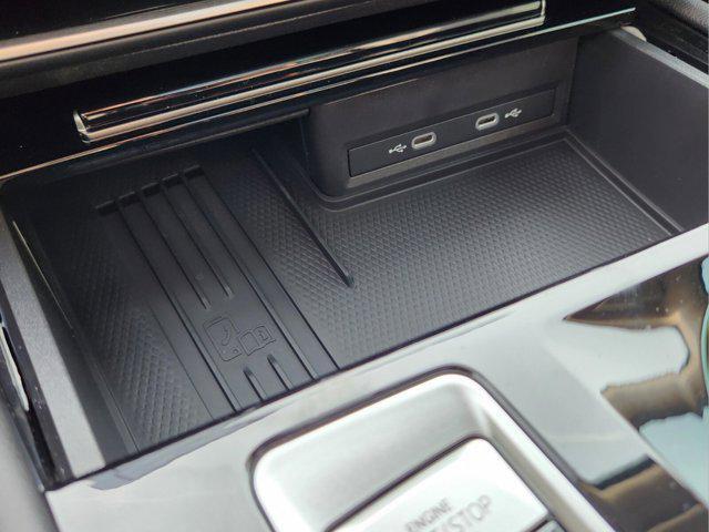 Photo of 2025 Silver Mist Metallic Volkswagen Atlas