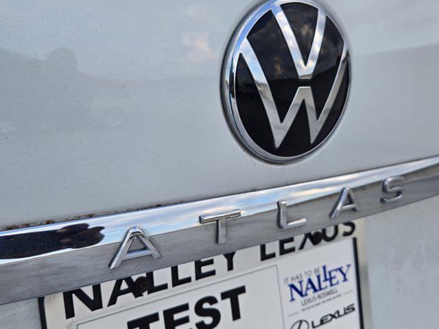 Photo of 2023 Opal White Pearl Volkswagen Atlas