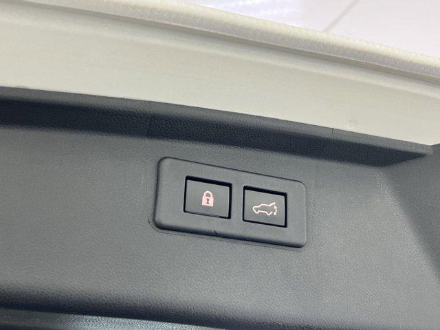Photo of 2022 Crystal White Pearl Subaru Outback