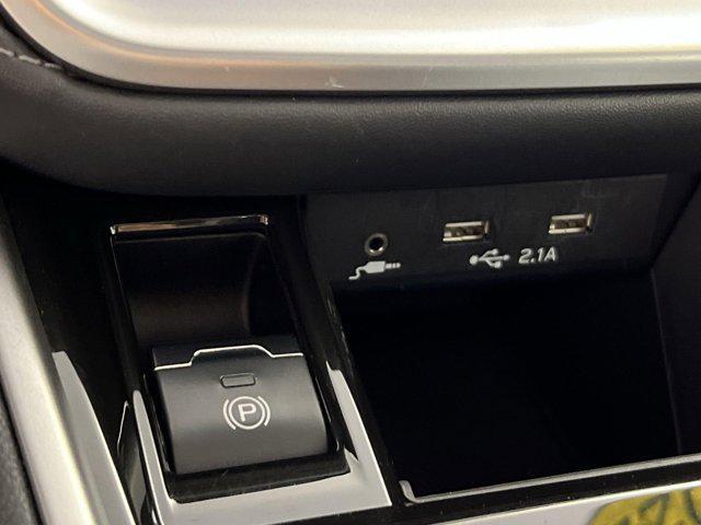 Photo of 2022 Crystal White Pearl Subaru Outback