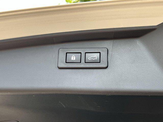 Photo of 2022 Crystal White Pearl Subaru Outback
