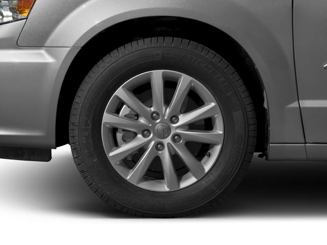 Photo of 2016 Granite Crystal Metallic Clearcoat Chrysler Town & Country