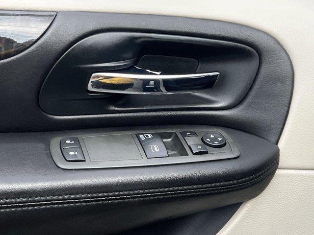 Photo of 2013 True Blue Pearlcoat Dodge Grand Caravan