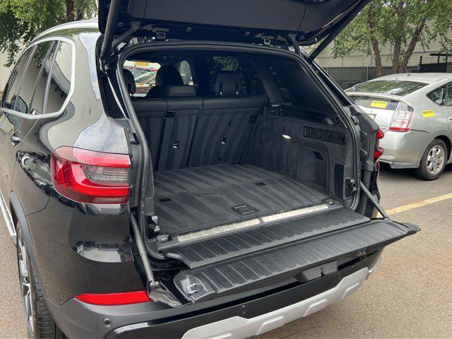Photo of 2022 Black Sapphire Metallic BMW X5 PHEV