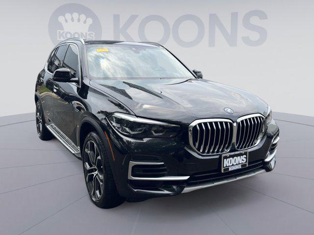 Photo of 2022 Black Sapphire Metallic BMW X5 PHEV