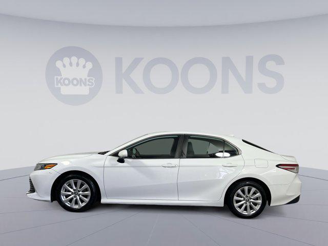 Photo of 2019 Super White Toyota Camry