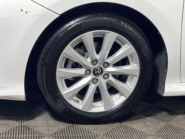 Photo of 2019 Super White Toyota Camry