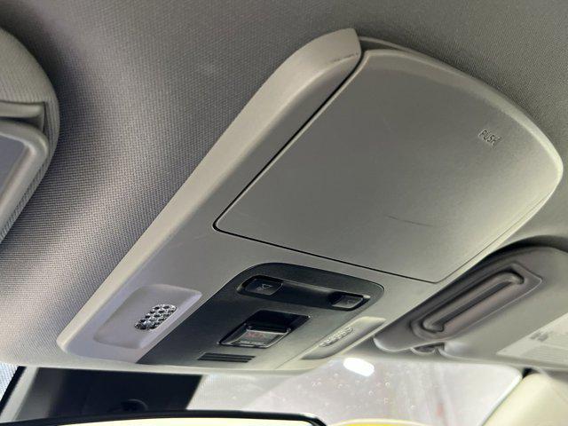 Photo of 2019 Super White Toyota Camry