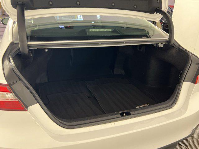 Photo of 2019 Super White Toyota Camry