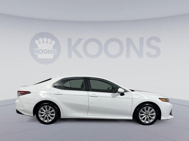 Photo of 2019 Super White Toyota Camry