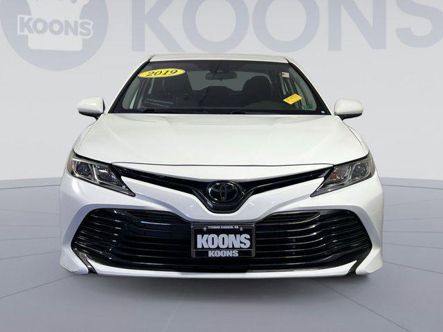 Photo of 2019 Super White Toyota Camry