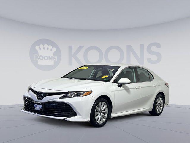 Photo of 2019 Super White Toyota Camry