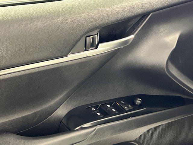 Photo of 2019 Super White Toyota Camry