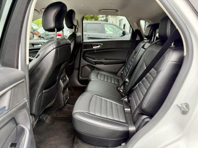 Photo of 2015 Oxford White Ford Edge