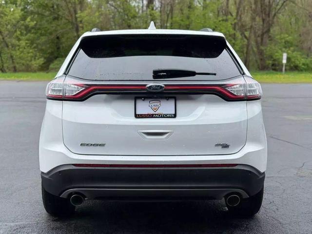 Photo of 2015 Oxford White Ford Edge