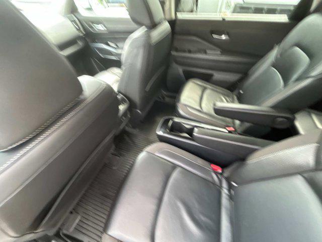 Photo of 2023 Pearl White Tricoat Nissan Pathfinder