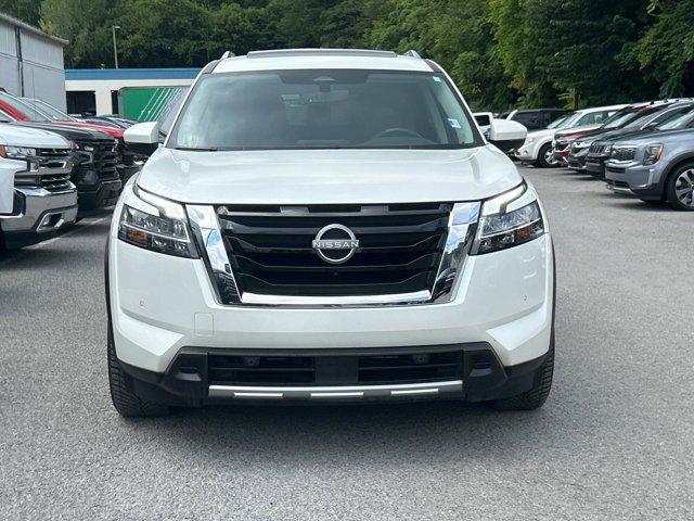 Photo of 2023 Pearl White Tricoat Nissan Pathfinder